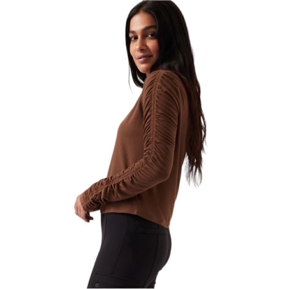EUC Athleta all around ruching long sleeve top shirt XS brown mahogany